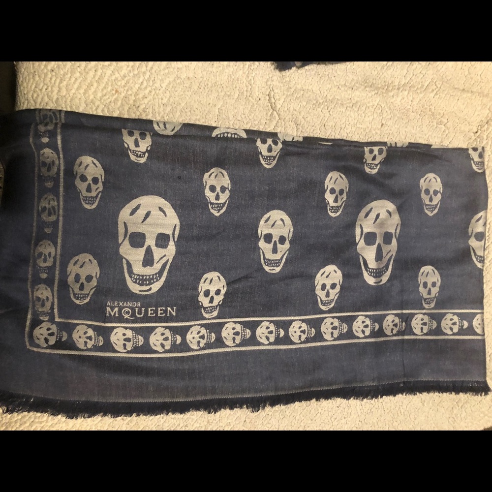 Alexander McQueen classic allover skull  scarf